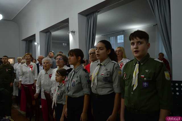 Moc pieśni patriotycznych w Świetlicy Wiejskiej w Stoszowicach 