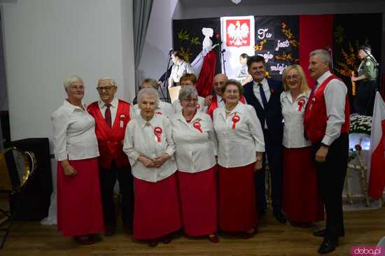 Moc pieśni patriotycznych w Świetlicy Wiejskiej w Stoszowicach 