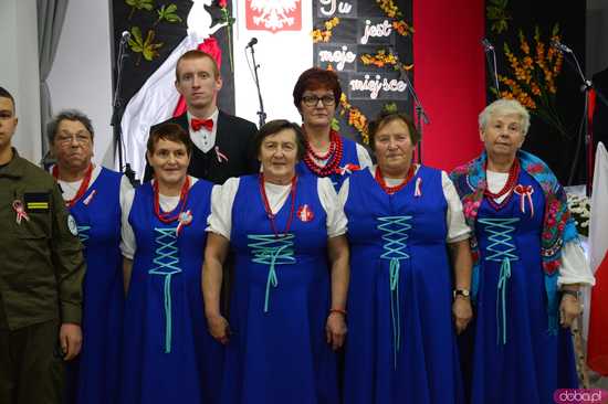 Moc pieśni patriotycznych w Świetlicy Wiejskiej w Stoszowicach 