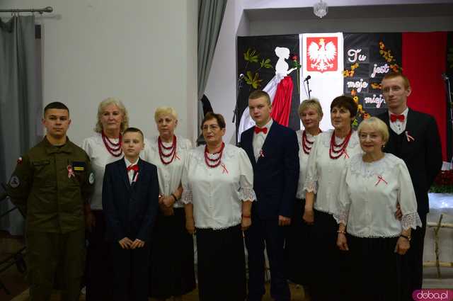 Moc pieśni patriotycznych w Świetlicy Wiejskiej w Stoszowicach 