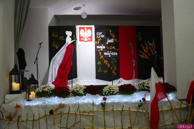 Moc pieśni patriotycznych w Świetlicy Wiejskiej w Stoszowicach 