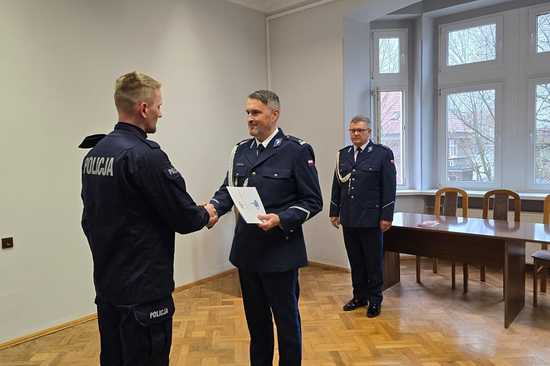 [FOTO] Przysięga w służbie obywatelom – ząbkowicka Policja zyskała nowego funkcjonariusza