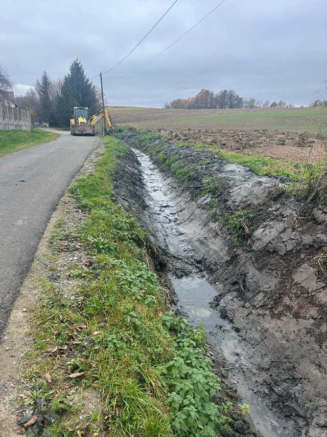 [FOTO] Trwają prace melioracyjne w gminie Kamieniec Ząbkowicki