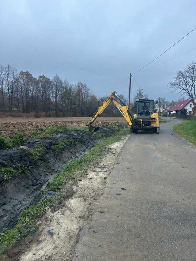 [FOTO] Trwają prace melioracyjne w gminie Kamieniec Ząbkowicki