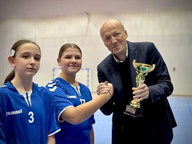 [FOTO] Szczypiornistki rywalizowały w Memoriale Janusza Kwaśnicy w Ziębicach