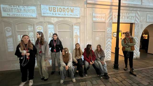 [FOTO] Uczniowie z Barda wizytowali u prezydenta Trzaskowskiego i kibicowali piłkarskiej reprezentacji