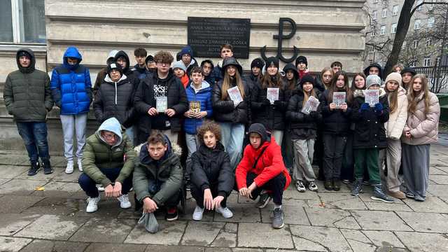 [FOTO] Uczniowie z Barda wizytowali u prezydenta Trzaskowskiego i kibicowali piłkarskiej reprezentacji