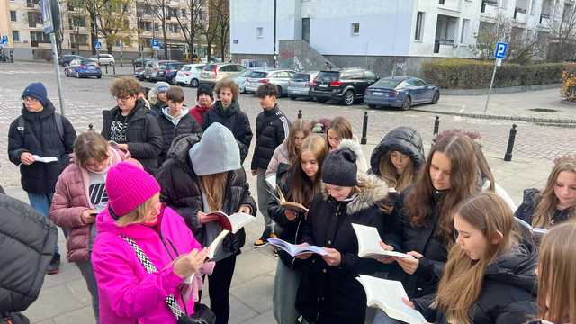 [FOTO] Uczniowie z Barda wizytowali u prezydenta Trzaskowskiego i kibicowali piłkarskiej reprezentacji