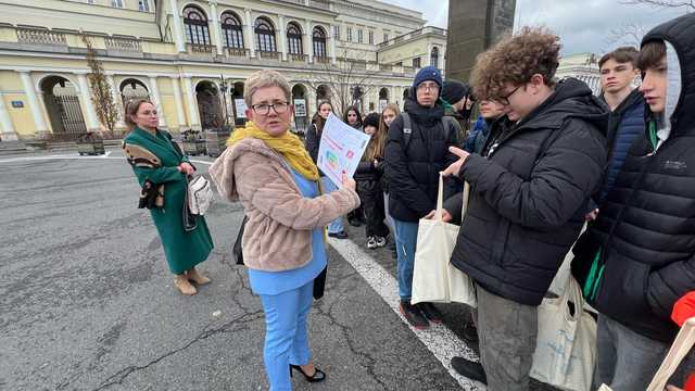 [FOTO] Uczniowie z Barda wizytowali u prezydenta Trzaskowskiego i kibicowali piłkarskiej reprezentacji