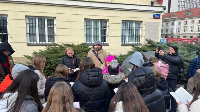 [FOTO] Uczniowie z Barda wizytowali u prezydenta Trzaskowskiego i kibicowali piłkarskiej reprezentacji