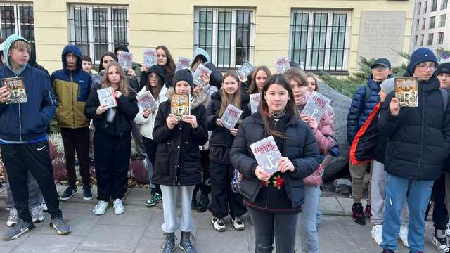 [FOTO] Uczniowie z Barda wizytowali u prezydenta Trzaskowskiego i kibicowali piłkarskiej reprezentacji