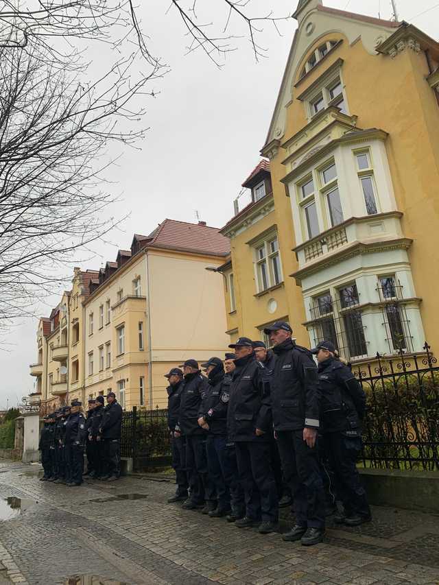 [FOTO] Mundurowi z naszego powiatu oddali hołd tragicznie zmarłemu policjantowi