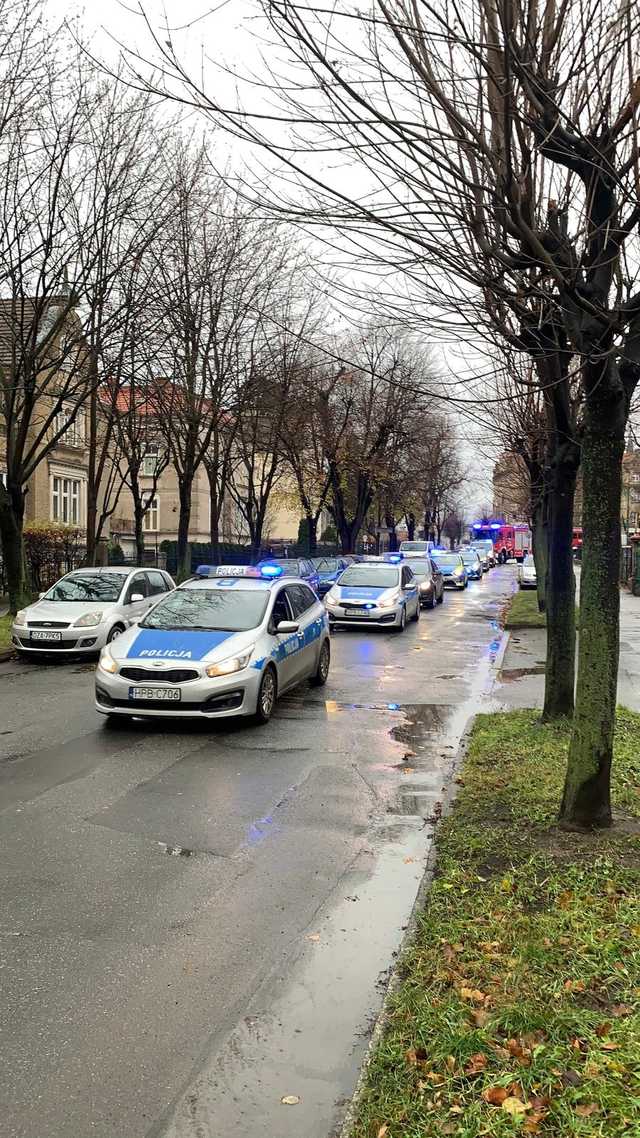 [FOTO] Mundurowi z naszego powiatu oddali hołd tragicznie zmarłemu policjantowi