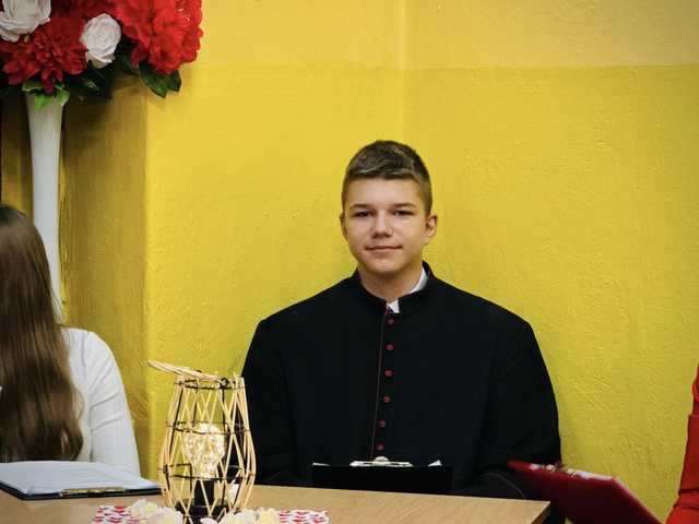 [FOTO] Poezja, która porusza serca: wieczór z ks. Twardowskim w Ziębicach
