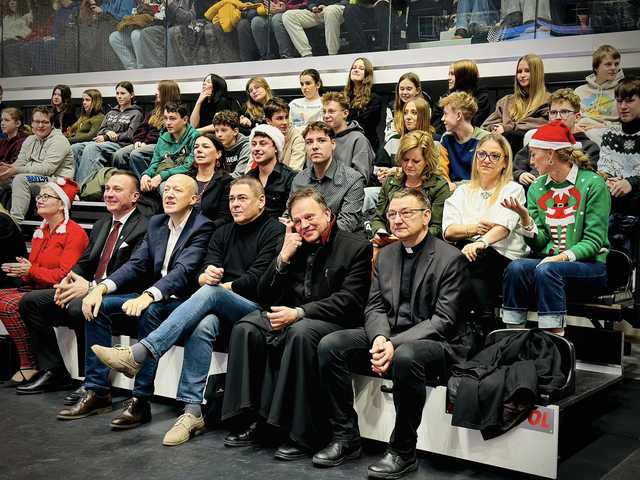 [FOTO] Świąteczna magia połączyła młodzież w Ziębicach