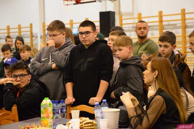 [FOTO,WIDEO] Charytatywna Mikołajkowa Gala bokserska dla Ali i Szymona