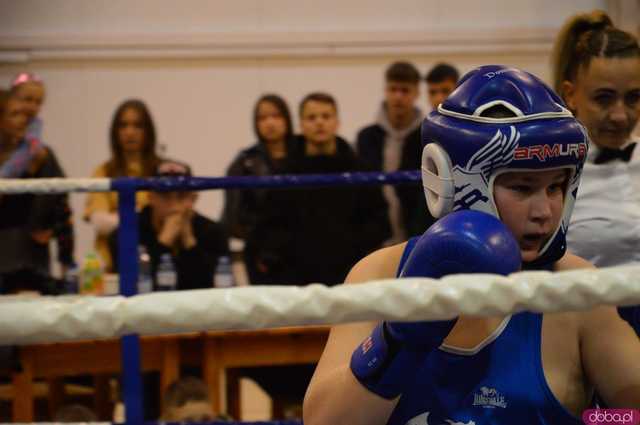 [FOTO,WIDEO] Charytatywna Mikołajkowa Gala bokserska dla Ali i Szymona
