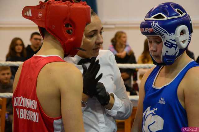 [FOTO,WIDEO] Charytatywna Mikołajkowa Gala bokserska dla Ali i Szymona