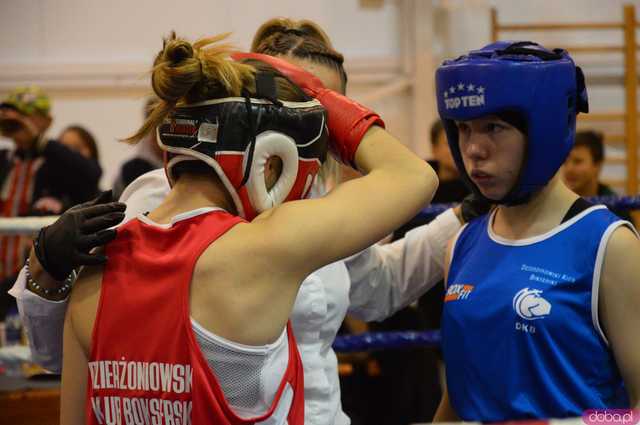 [FOTO,WIDEO] Charytatywna Mikołajkowa Gala bokserska dla Ali i Szymona