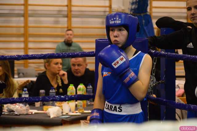 [FOTO,WIDEO] Charytatywna Mikołajkowa Gala bokserska dla Ali i Szymona