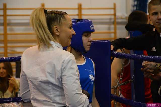 [FOTO,WIDEO] Charytatywna Mikołajkowa Gala bokserska dla Ali i Szymona