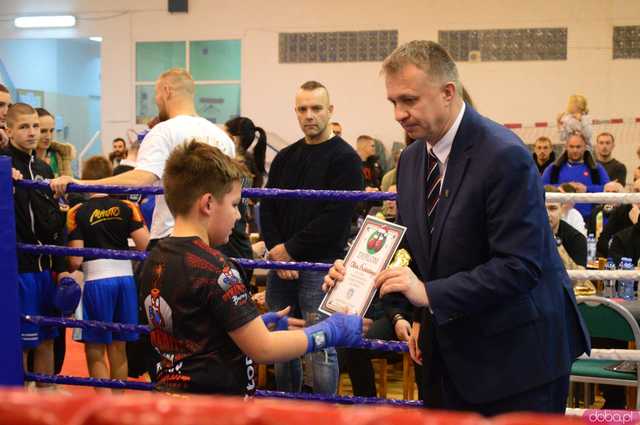 [FOTO,WIDEO] Charytatywna Mikołajkowa Gala bokserska dla Ali i Szymona