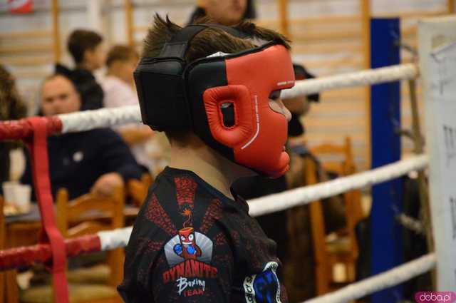 [FOTO,WIDEO] Charytatywna Mikołajkowa Gala bokserska dla Ali i Szymona