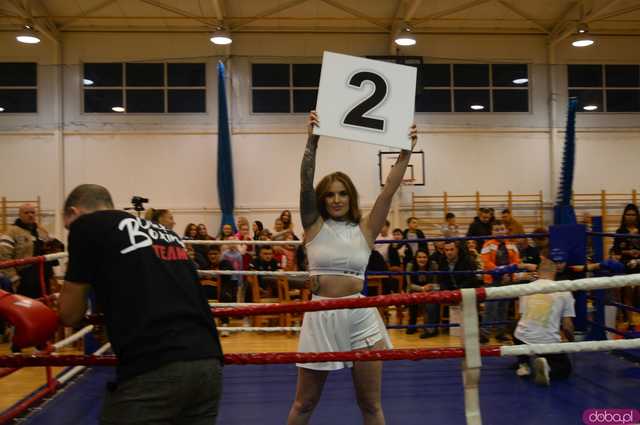[FOTO,WIDEO] Charytatywna Mikołajkowa Gala bokserska dla Ali i Szymona