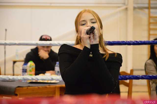 [FOTO,WIDEO] Charytatywna Mikołajkowa Gala bokserska dla Ali i Szymona