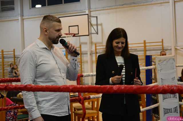 [FOTO,WIDEO] Charytatywna Mikołajkowa Gala bokserska dla Ali i Szymona