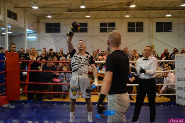[FOTO,WIDEO] Charytatywna Mikołajkowa Gala bokserska dla Ali i Szymona