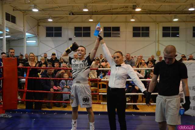 [FOTO,WIDEO] Charytatywna Mikołajkowa Gala bokserska dla Ali i Szymona