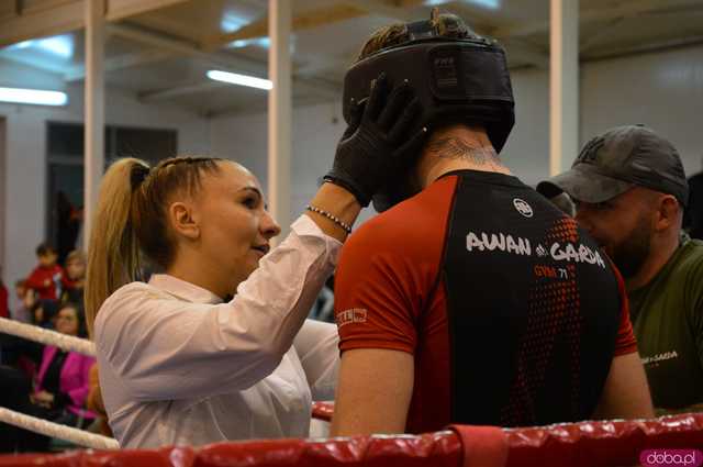[FOTO,WIDEO] Charytatywna Mikołajkowa Gala bokserska dla Ali i Szymona
