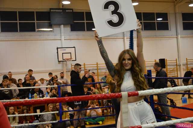 [FOTO,WIDEO] Charytatywna Mikołajkowa Gala bokserska dla Ali i Szymona