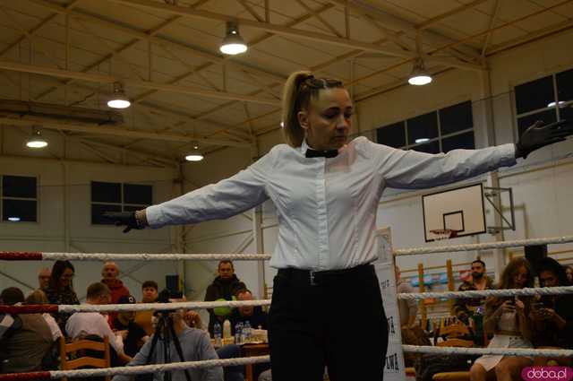 [FOTO,WIDEO] Charytatywna Mikołajkowa Gala bokserska dla Ali i Szymona
