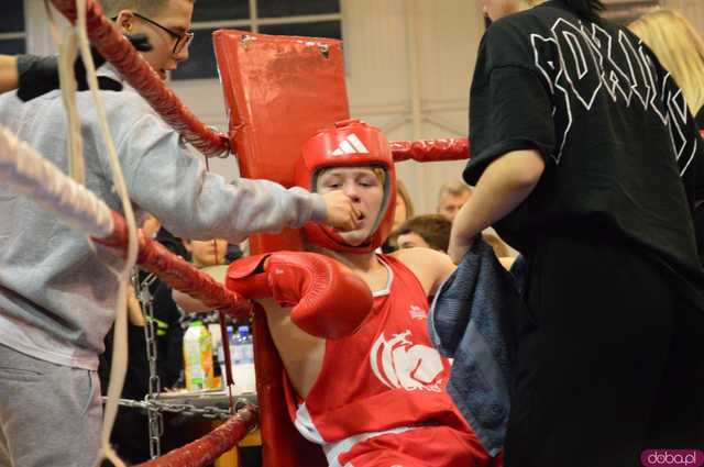 [FOTO,WIDEO] Charytatywna Mikołajkowa Gala bokserska dla Ali i Szymona