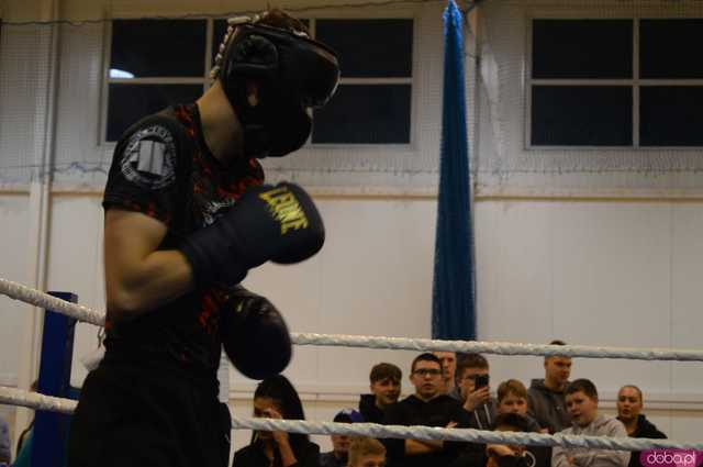[FOTO,WIDEO] Charytatywna Mikołajkowa Gala bokserska dla Ali i Szymona