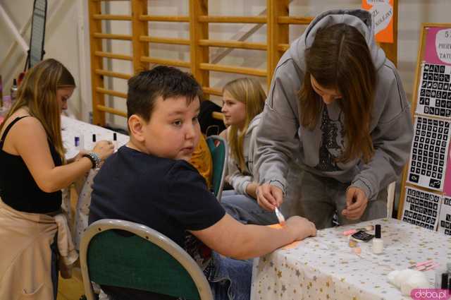 [FOTO,WIDEO] Charytatywna Mikołajkowa Gala bokserska dla Ali i Szymona