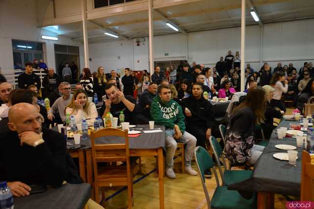 [FOTO,WIDEO] Charytatywna Mikołajkowa Gala bokserska dla Ali i Szymona