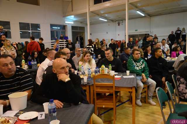 [FOTO,WIDEO] Charytatywna Mikołajkowa Gala bokserska dla Ali i Szymona