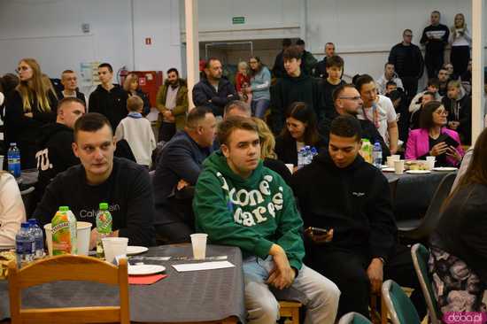 [FOTO,WIDEO] Charytatywna Mikołajkowa Gala bokserska dla Ali i Szymona