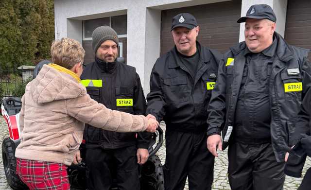 [FOTO] Strażacy z Brzeźnicy i Przyłęku otrzymali nowoczesne quady
