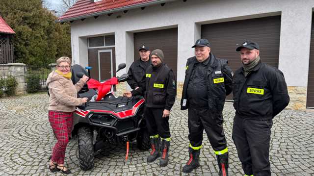 [FOTO] Strażacy z Brzeźnicy i Przyłęku otrzymali nowoczesne quady