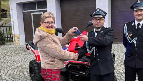 [FOTO] Strażacy z Brzeźnicy i Przyłęku otrzymali nowoczesne quady
