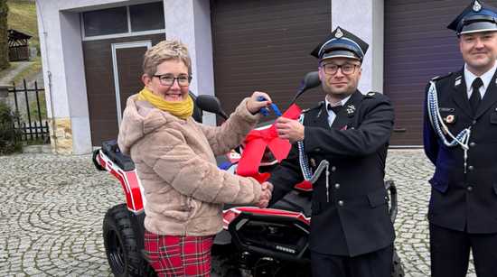 [FOTO] Strażacy z Brzeźnicy i Przyłęku otrzymali nowoczesne quady