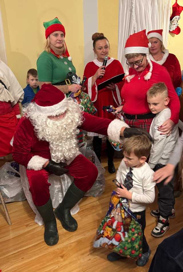 [FOTO] Mikołaj odwiedził dzieci z gminy Bardo