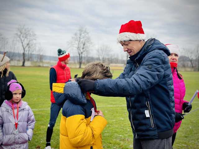 [FOTO] Pobiegli w Mikołajkowym Biegu w Ziębicach