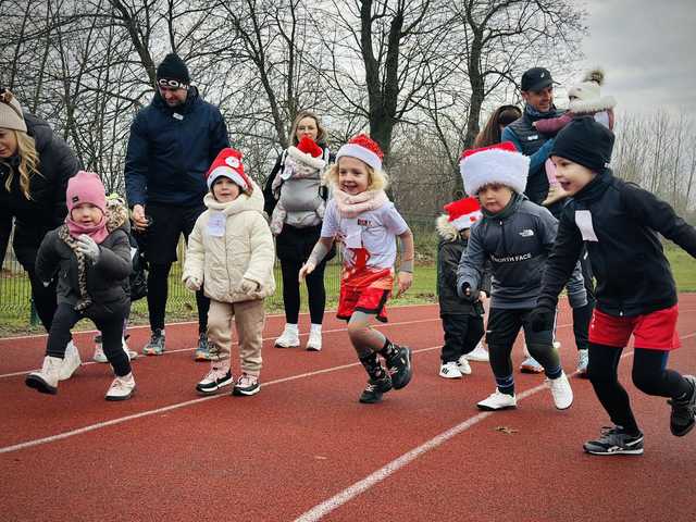 [FOTO] Pobiegli w Mikołajkowym Biegu w Ziębicach