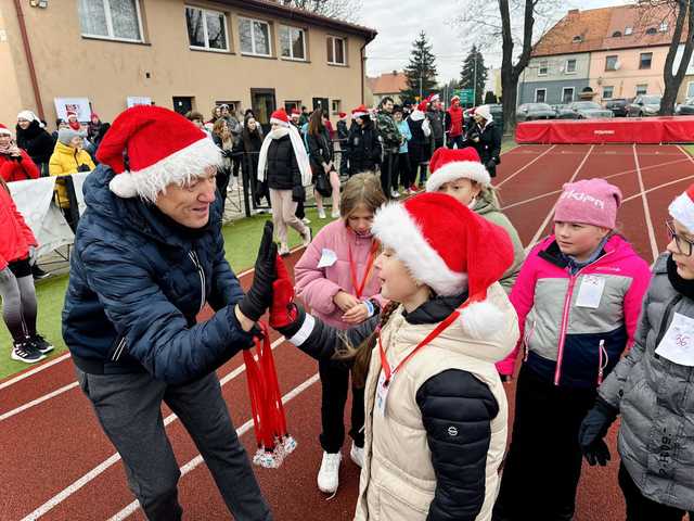 [FOTO] Pobiegli w Mikołajkowym Biegu w Ziębicach