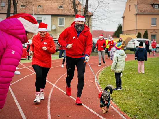 [FOTO] Pobiegli w Mikołajkowym Biegu w Ziębicach